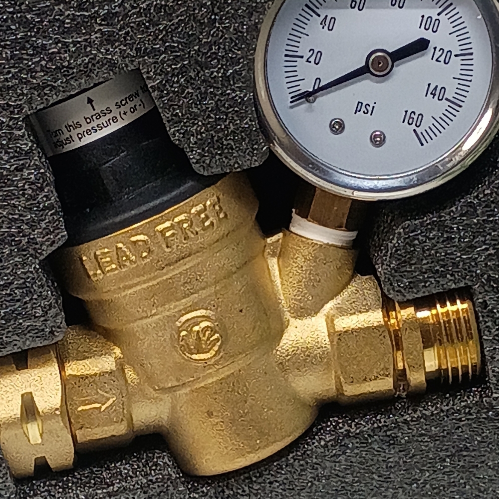 Lead-Free Brass Pressure Regulator with PSI Gauge - Gold